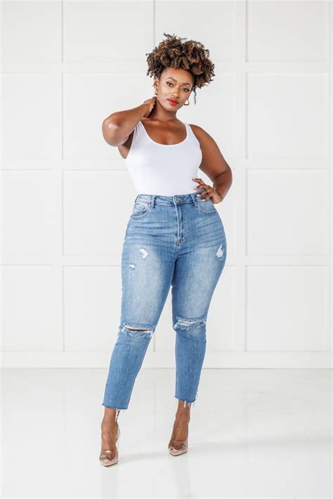 15 Best Jeans For Curvy Women In 2023 Curvy Jeans For Women