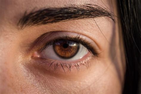 people  brown eyes    higher risk  sad patient