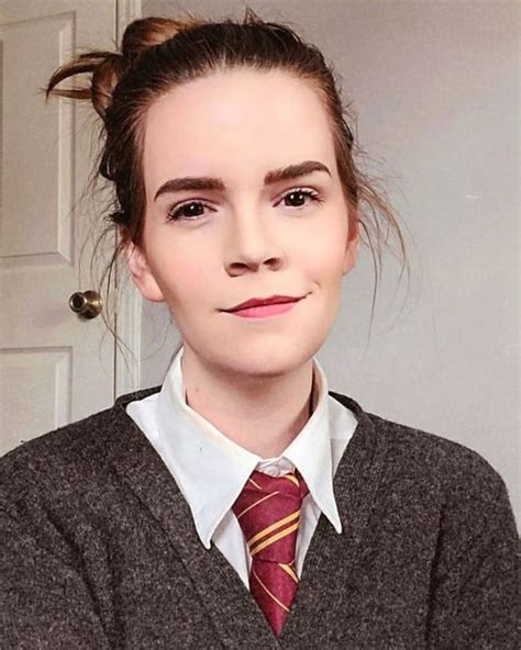 woman looks so much like emma watson her own mum can t tell the