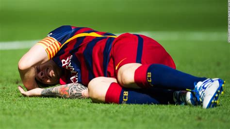 Lionel Messi Barcelona Star Suffers Ligament Damage Cnn