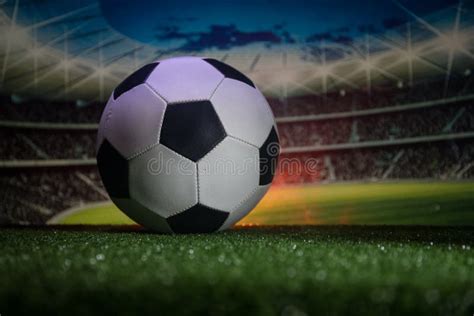 voetbalbalvoetbal op gras foto afbeelding