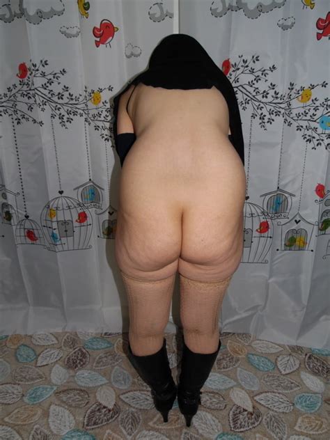 turkish muslim milf exposed naked pussy ass tits heels feet 56 pics