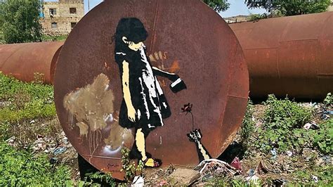 banksy maakt brexit muurschildering  dover nos banksy muurschildering graffiti