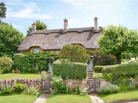 rose cottage number  ref   chipping campden gloucestershire