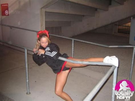 cheerleader upskirt pics for the fan of the fanny ~ beat