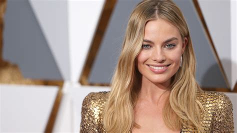 Margot Robbie S Best Beauty Hair And Perfume Tips