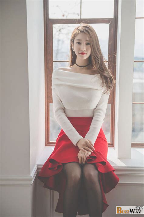 Jung Yoon Gorgeous Fair Skinned Korean Fashion Model Buzzgo