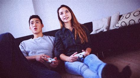 10 incredible things only gamer couples understand