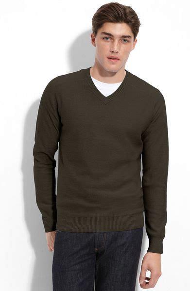 1901 athletic fit cotton and cashmere v neck sweater in