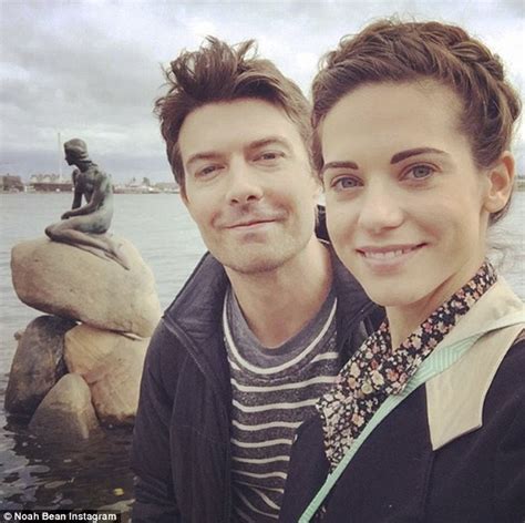 lyndsy fonseca ties the knot with nikita co star noah bean in stunning vineyard wedding daily