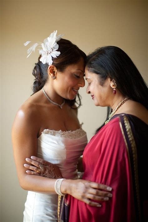 10 heartwarming mother daughter wedding photos india s wedding blog