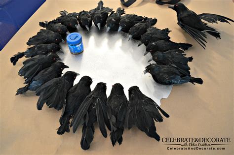 create  halloween wreath  creepy crows celebrate decorate