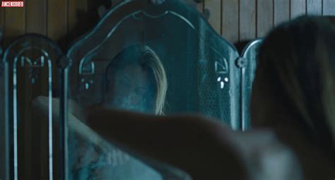 nackte riley keough in the lodge ii