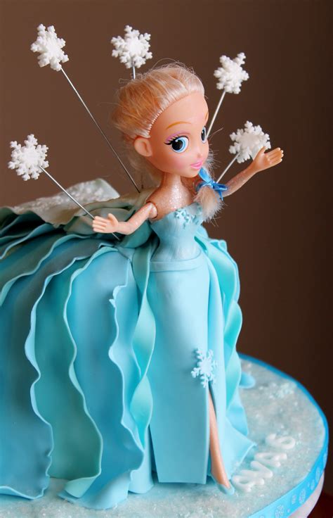 Elsa Frozen Cake