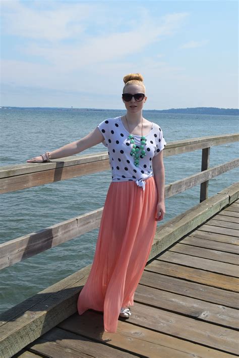 Vancouver Vogue Look Of The Week The Sheer Maxi Skirt