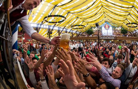 oktoberfest photos from the world s largest beer festival and traveling funfair 54 pics
