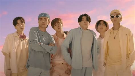 K Pop Group Bts Smash Youtube Record With More Than 100