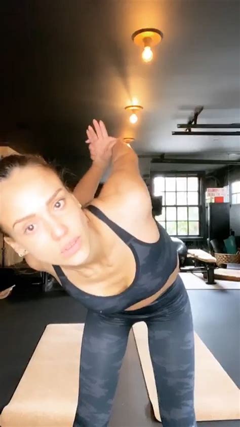 Jessica Alba Sexy Yoga Workout 8 Photos  The Fappening