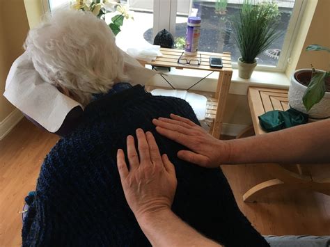 benefits of massage for people who are elderly or have dementia