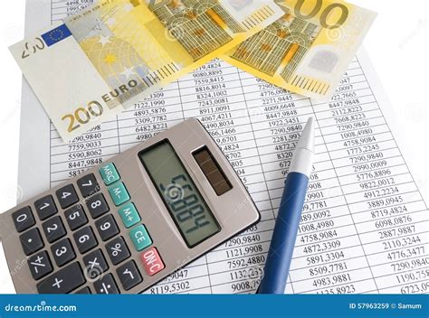 calculator met euro rekeningen stock afbeelding image  euro dollar