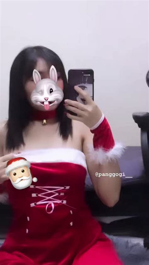 daniella english milf 🇬🇧 on twitter rt panggogi santa tell me 🥺