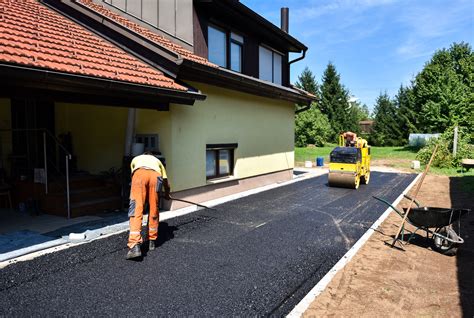 choosing   driveway materials  top driveway options tasteful space