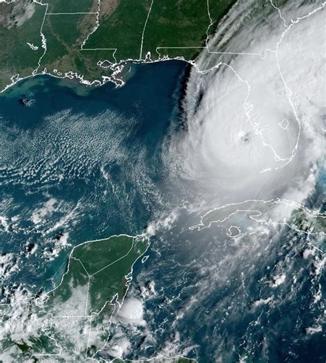 orkaan ian op de rand van categorie  status