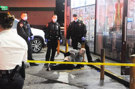 Off Duty Nypd Cop Tackles Alleged Shooter At Queens Deli