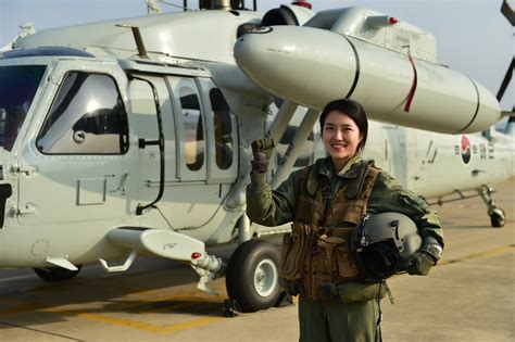 female helicopter pilot   korean navy captain han