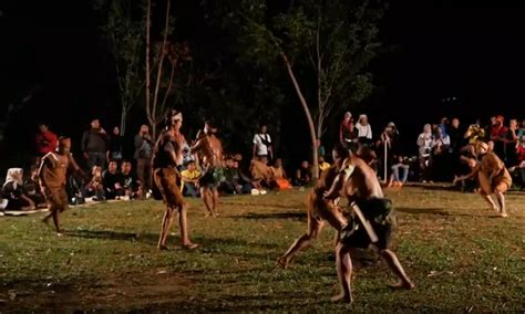 tari poang suku sakai budaya siak  bengkalis provinsi riau riaumagz