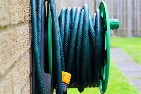 How To Make Your Own Hose Reel Diy For Your Backyard
