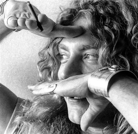 Smokes Robert Plant 😍😍 In 2020 Robert Plant Led