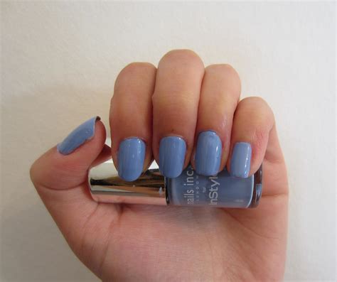 bella  robot monday manicure nails  bluebell models  blizzard