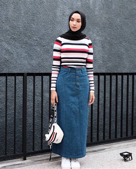 10 Inspirasi Ootd Hijab Dengan Rok Denim Super Kece And Stylish Nih