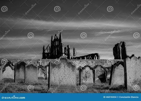 view  whitby abbey  cemetery   night  north yorkshire