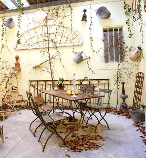 mobilier de jardin ancien tables chaises jardinieres decoration