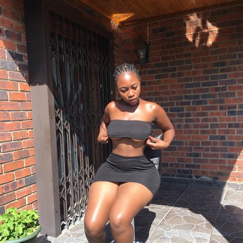 anything wrong with this photos see what a nigeria babe wore to