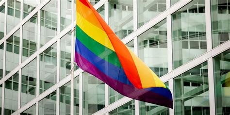 den haag hijst vlag op internationale dag tegen homofobie en transfobie nu het laatste