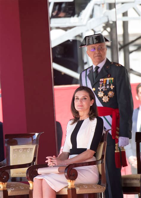 descubrí el look de la semana de la reina letizia blanco