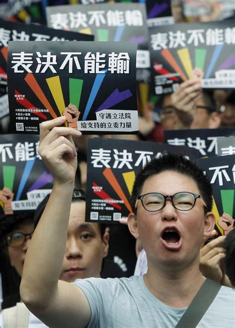 taiwan makes history as asia s first to endorse gay marriage perthnow