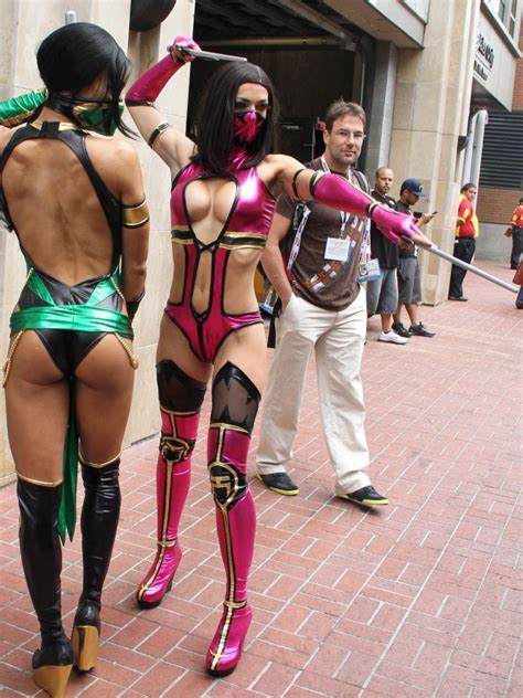 adrianne curry mileena from mortal kombat cosplay at comic con curvy