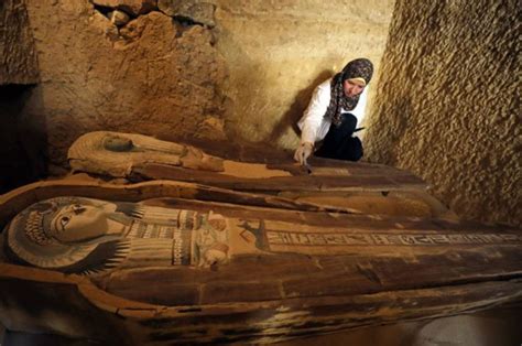 egyptologists discover new ‘double tomb near the pyramids