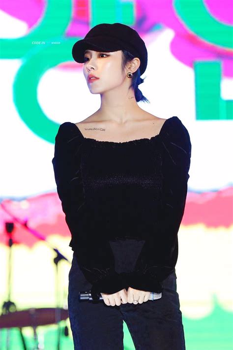 Mamamoo S Wheein Is Breathtaking With Her New Blue Hair