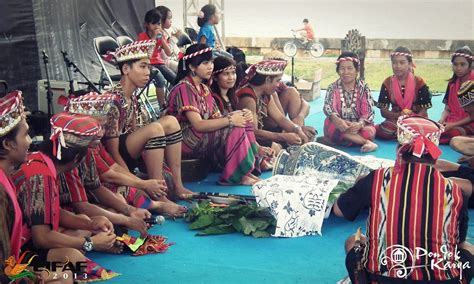 ciri khas suku dayak ot danum suku pedalaman indonesia