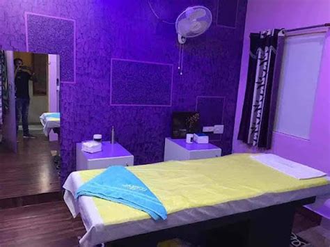 moksham spa saloon unisex paharganj central delhi salon
