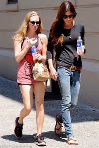 amanda seyfried grabs lunch with jennifer carpenter daily mail online