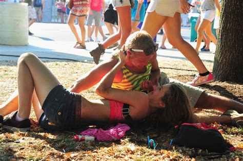 feel the music festival love with these cute couples popsugar love and sex photo 127