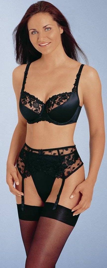 Pin Taulussa Classic Lingerie Collection