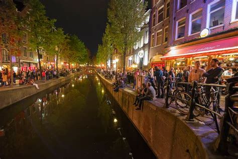 tourists in amsterdam red light district ordered to turn