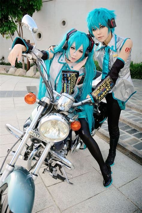 great hatsune miku and genderbend hatsune miku i am almost 100 sure i spelled that wrong i